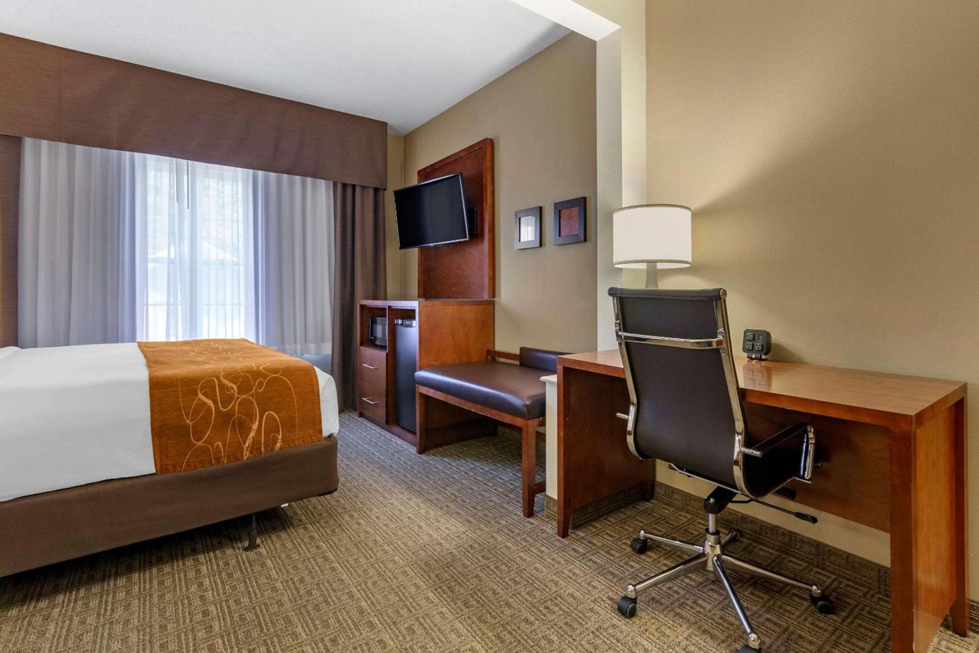 Comfort Suites Marquette photo 6