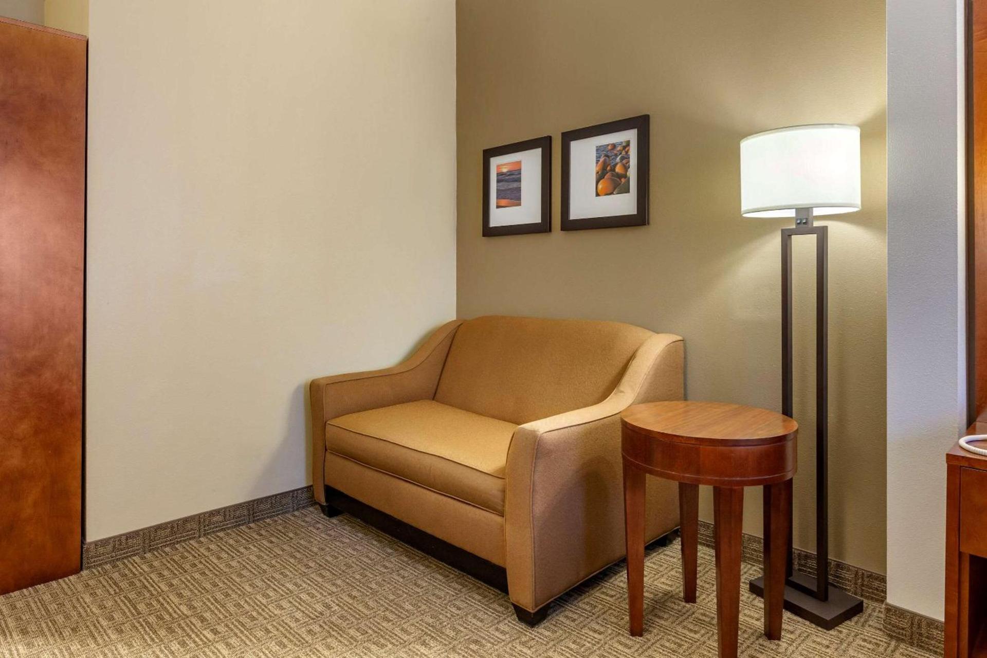 Comfort Suites Marquette photo 7