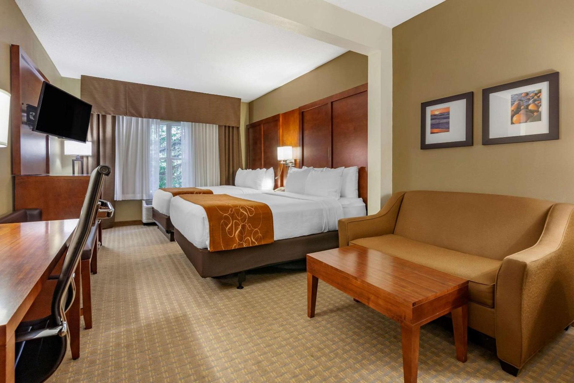Comfort Suites Marquette photo 9