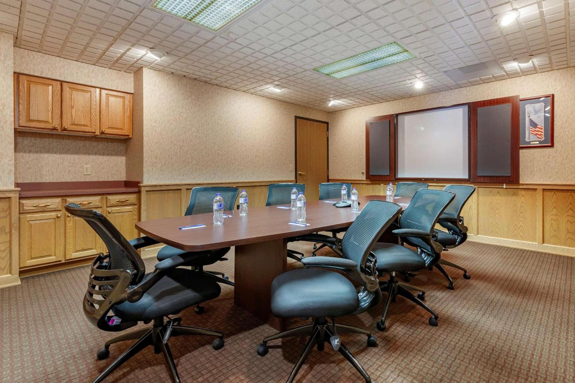 Comfort Suites Marquette photo 33