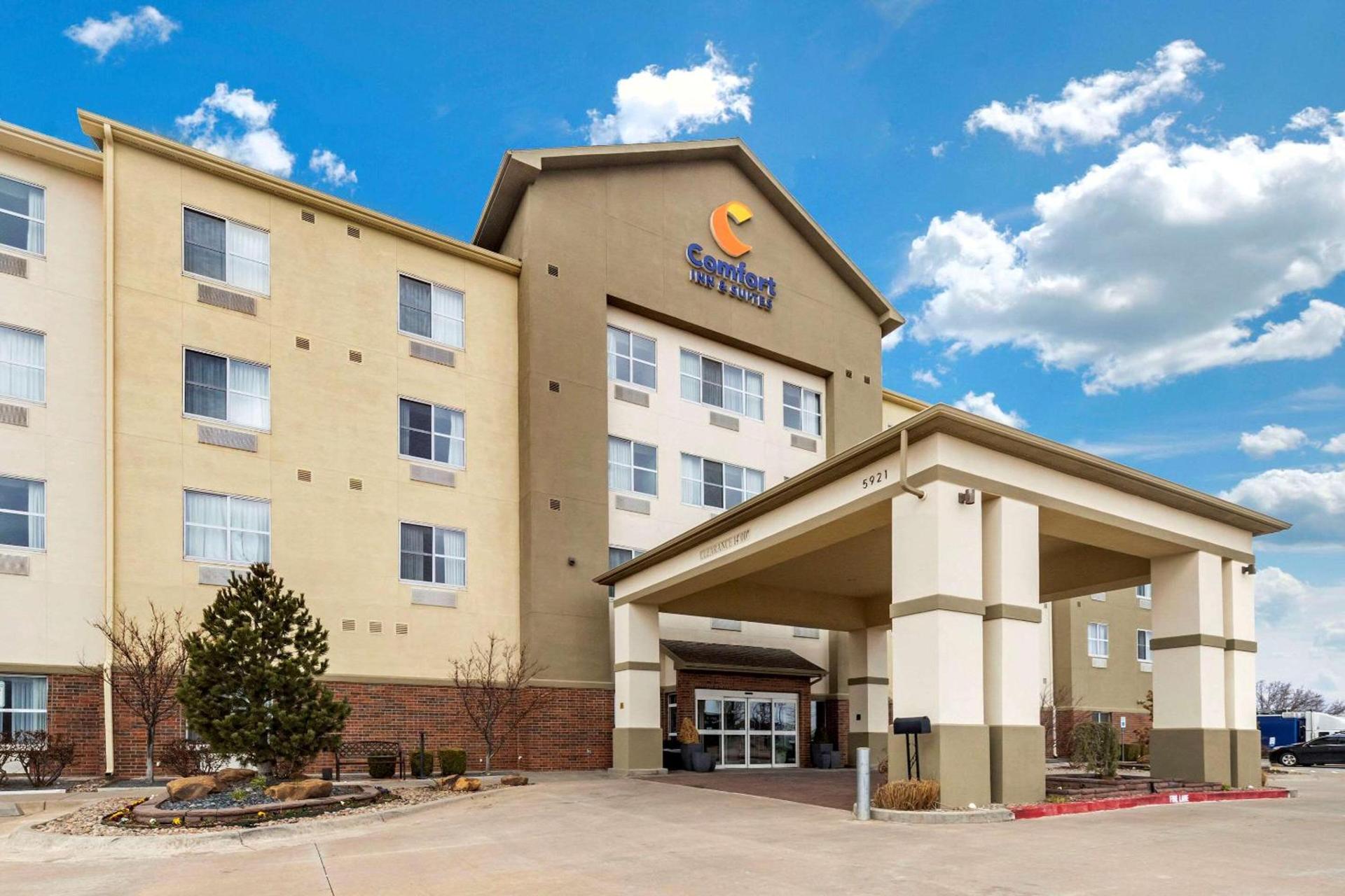 Comfort Inn & Suites Oklahoma City West - I-40 photo 1
