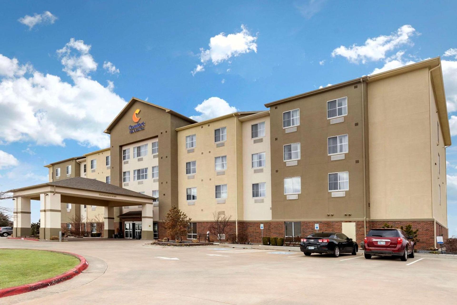 Comfort Inn & Suites Oklahoma City West - I-40 photo 2