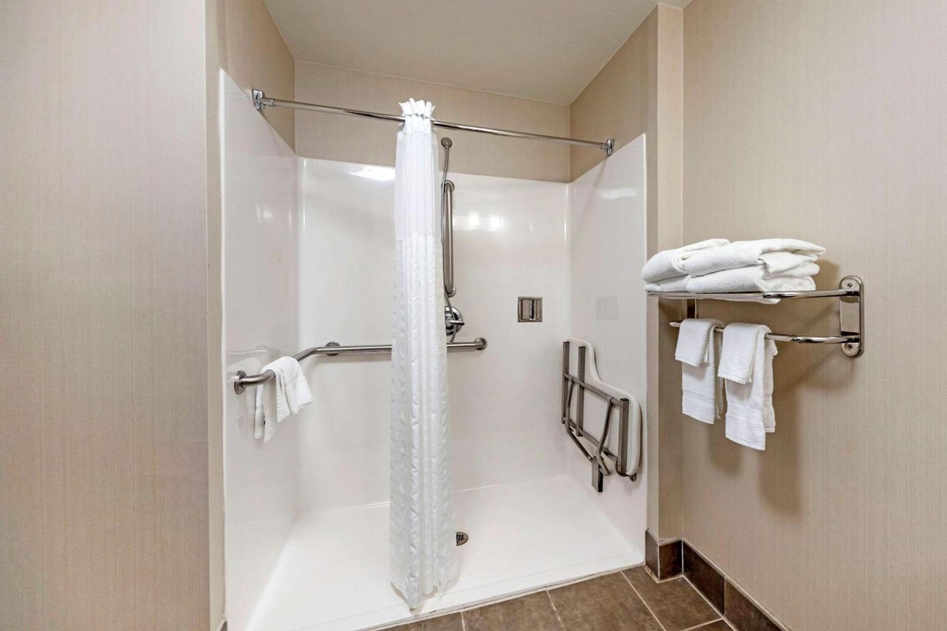 Comfort Inn & Suites Oklahoma City West - I-40 photo 19