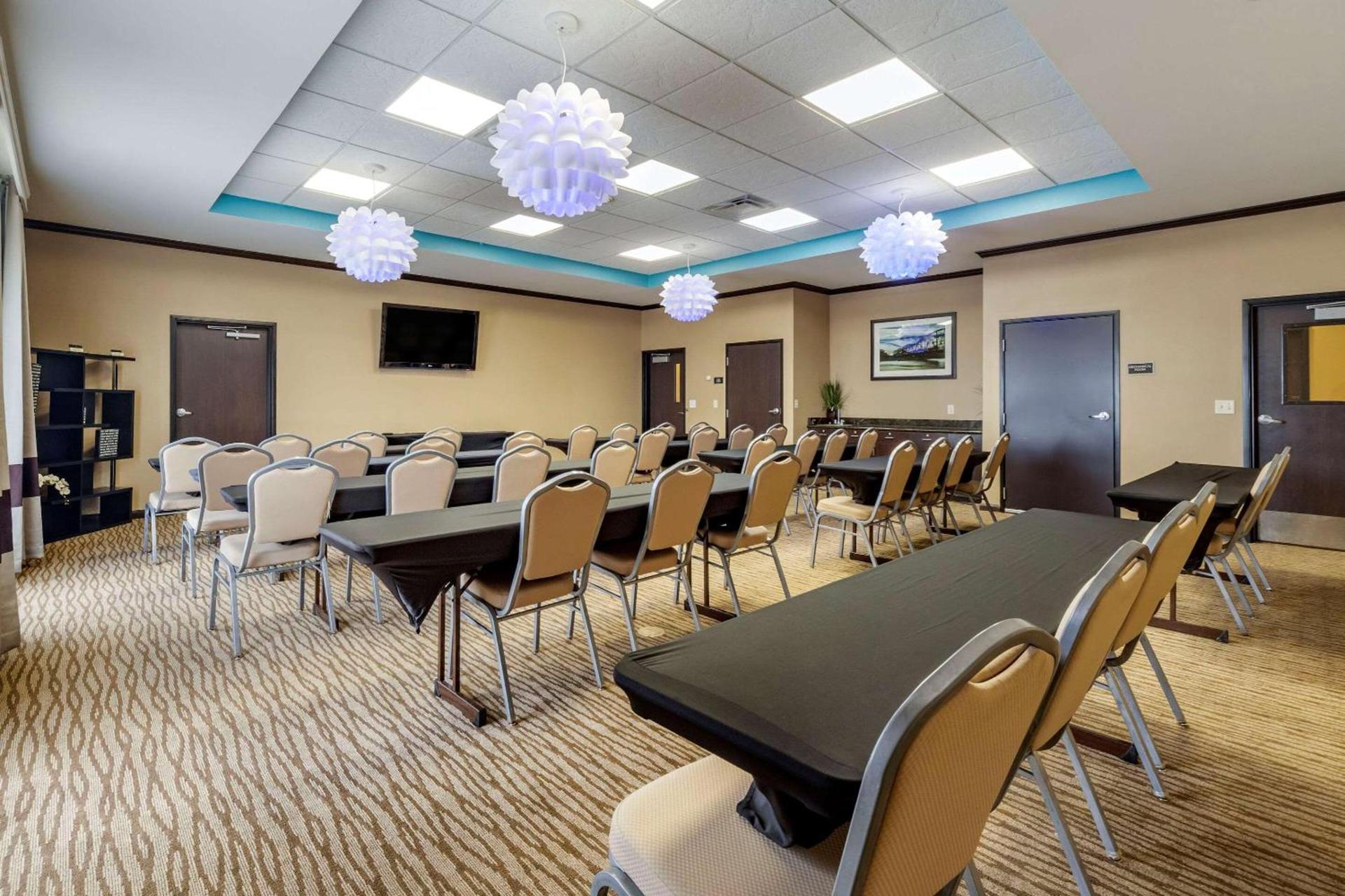 Comfort Inn & Suites Oklahoma City West - I-40 photo 23