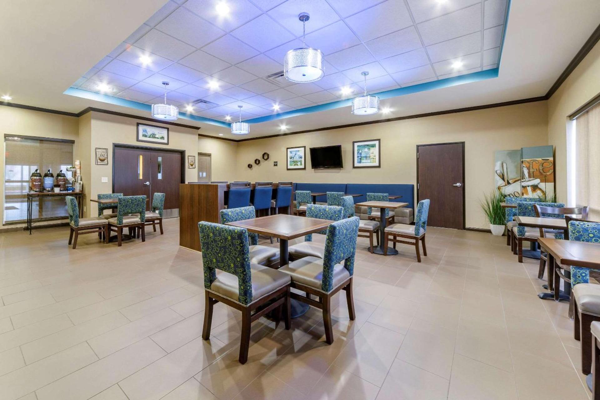 Comfort Inn & Suites Oklahoma City West - I-40 photo 26