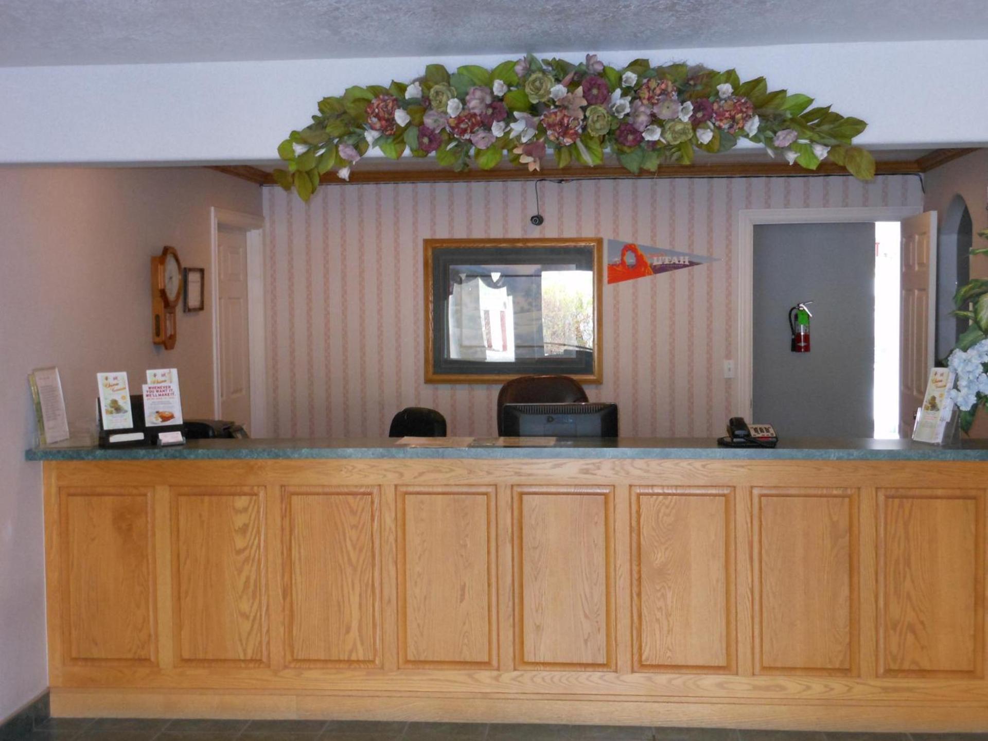 Economy Inn & Suites photo 23