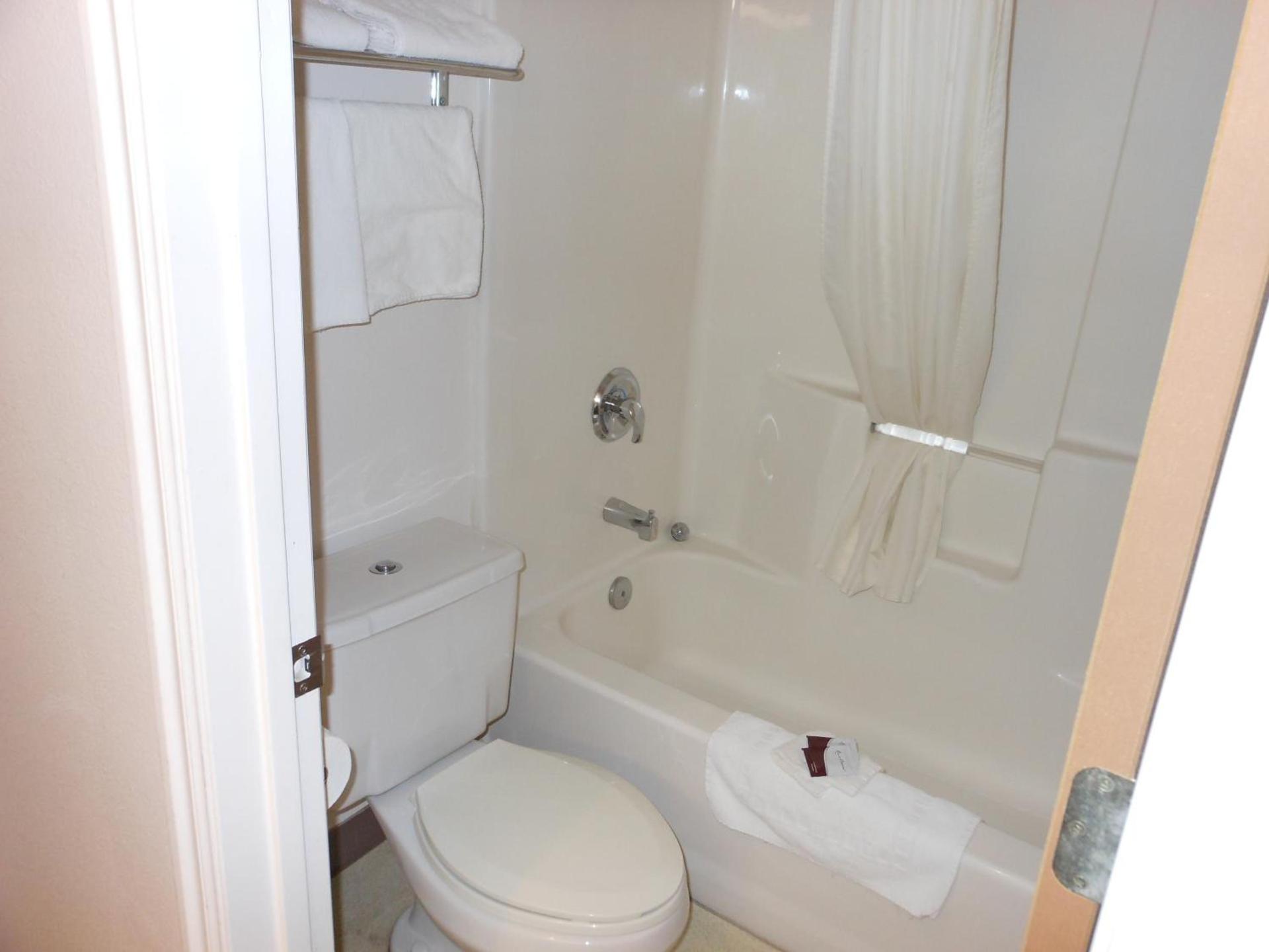 Economy Inn & Suites photo 12
