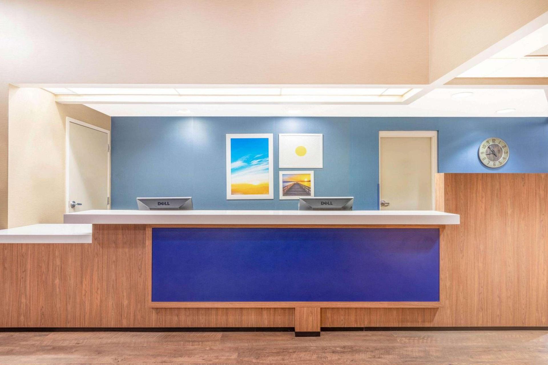 Days Inn by Wyndham Eagan Minnesota Near Mall of America photo 5