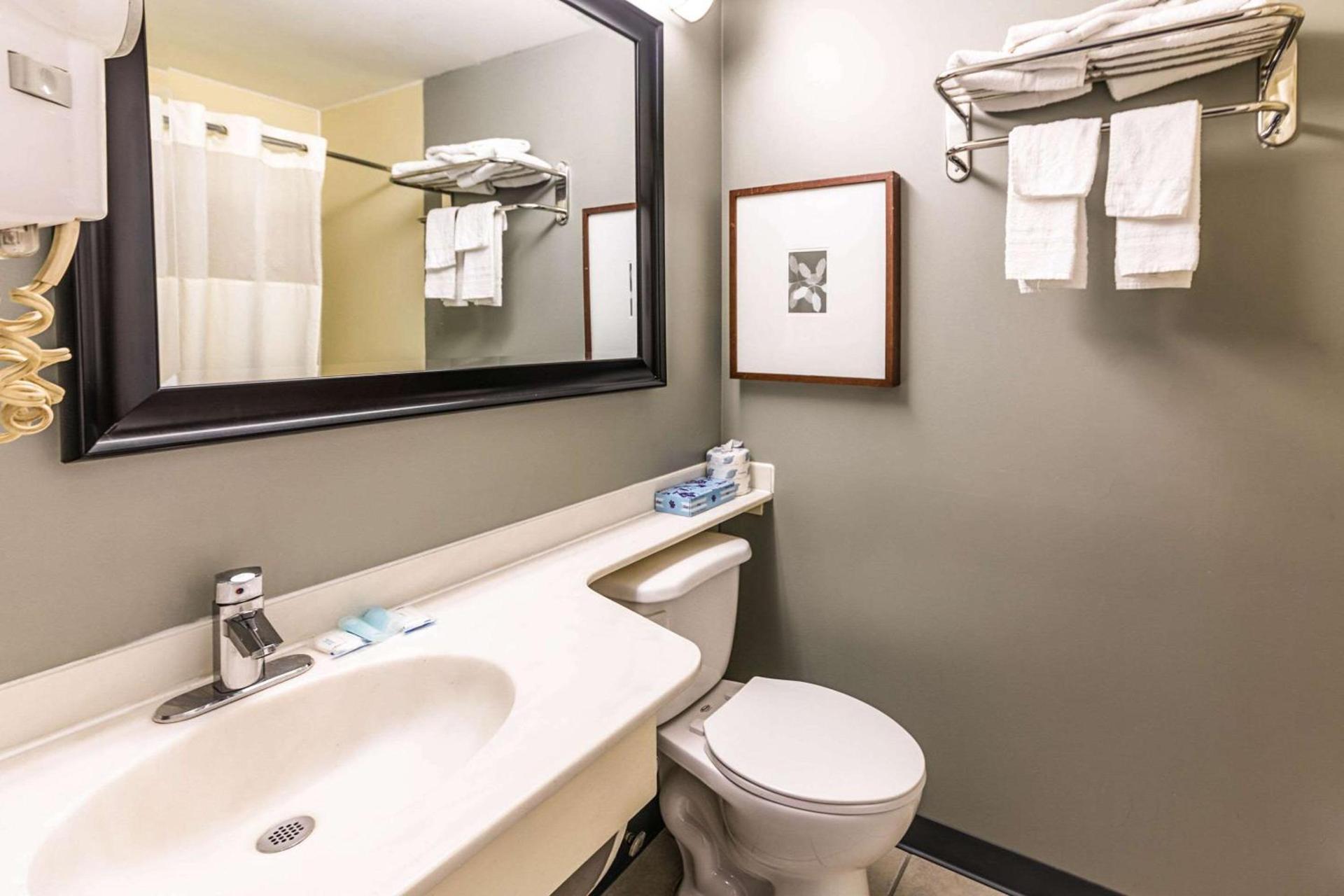 Knights Inn Montgomeryville photo 13
