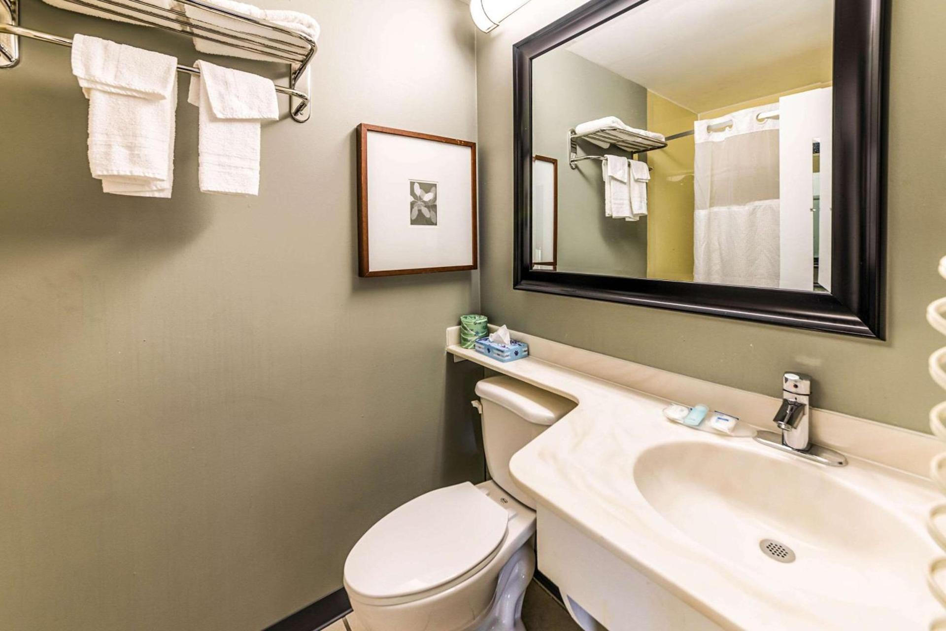 Knights Inn Montgomeryville photo 17