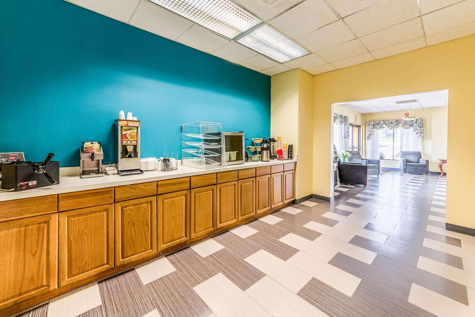 Knights Inn Montgomeryville photo 22
