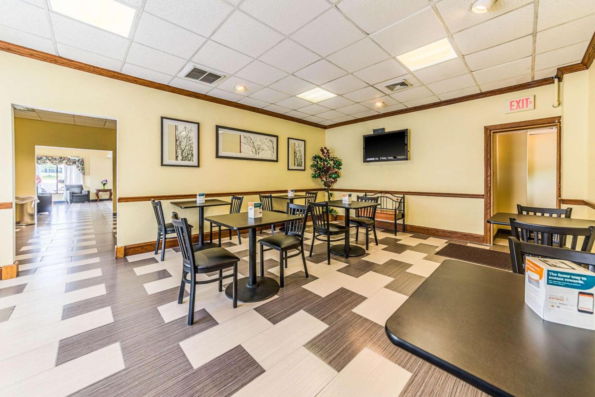Knights Inn Montgomeryville photo 23