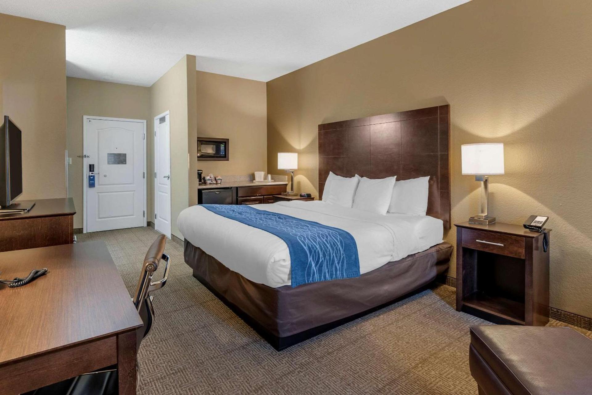 Comfort Inn & Suites Bryant - Benton photo 9