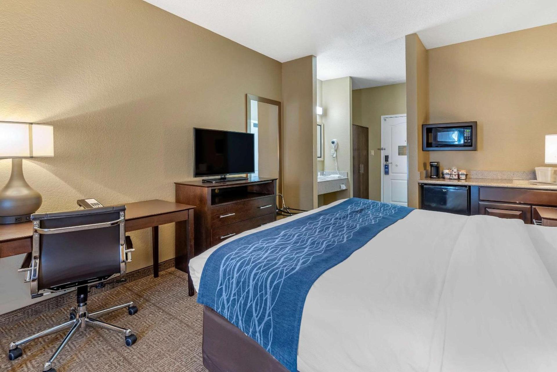 Comfort Inn & Suites Bryant - Benton photo 10