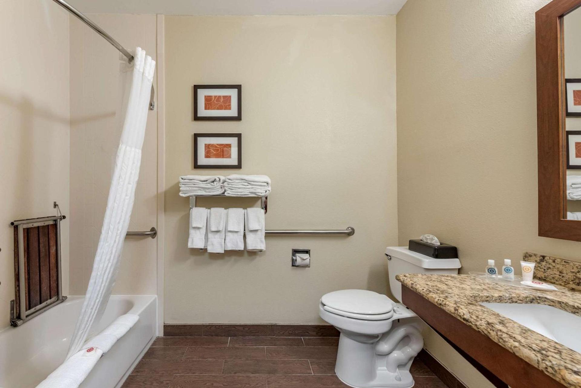 Comfort Suites Terre Haute University Area photo 11