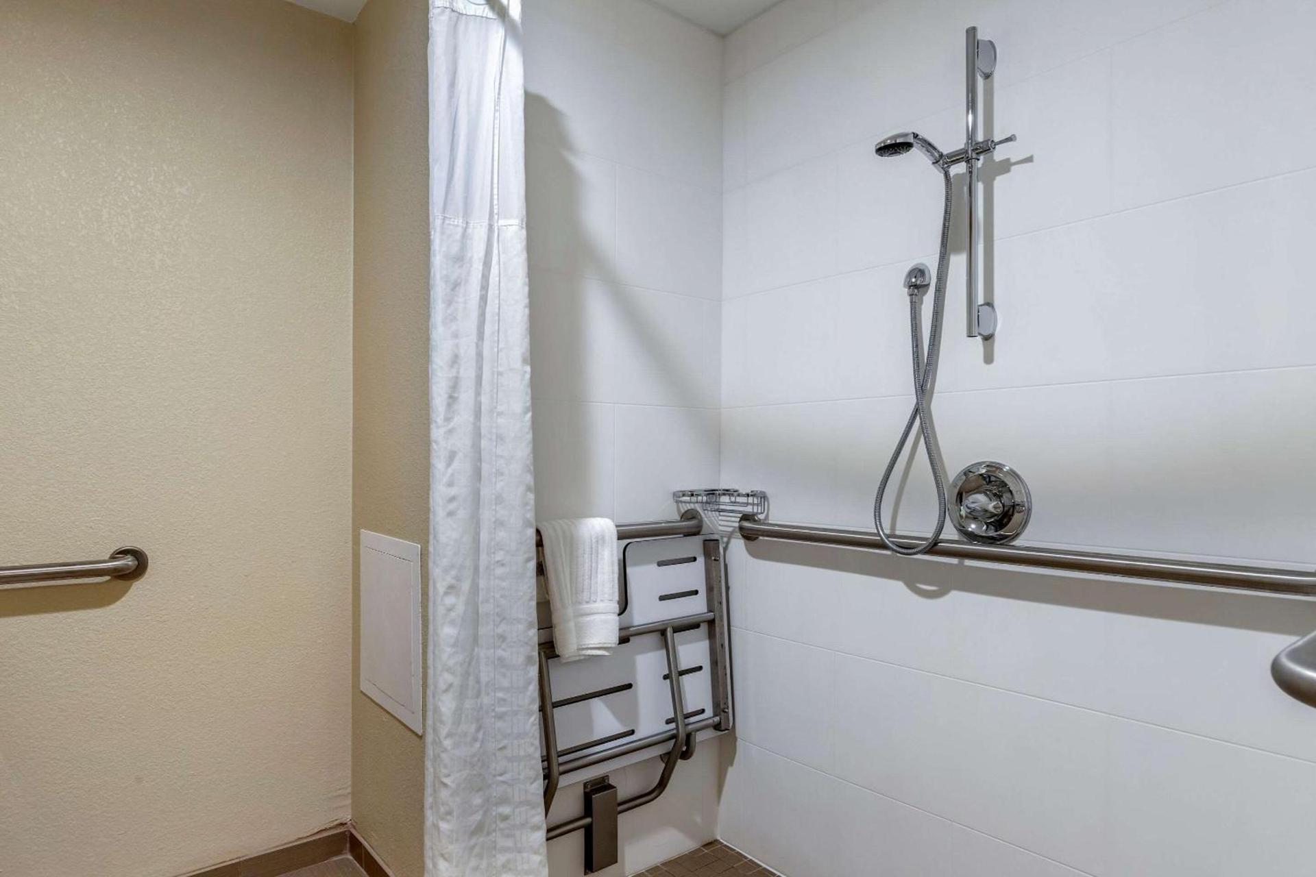 Comfort Inn Near Greenfield Village photo 24