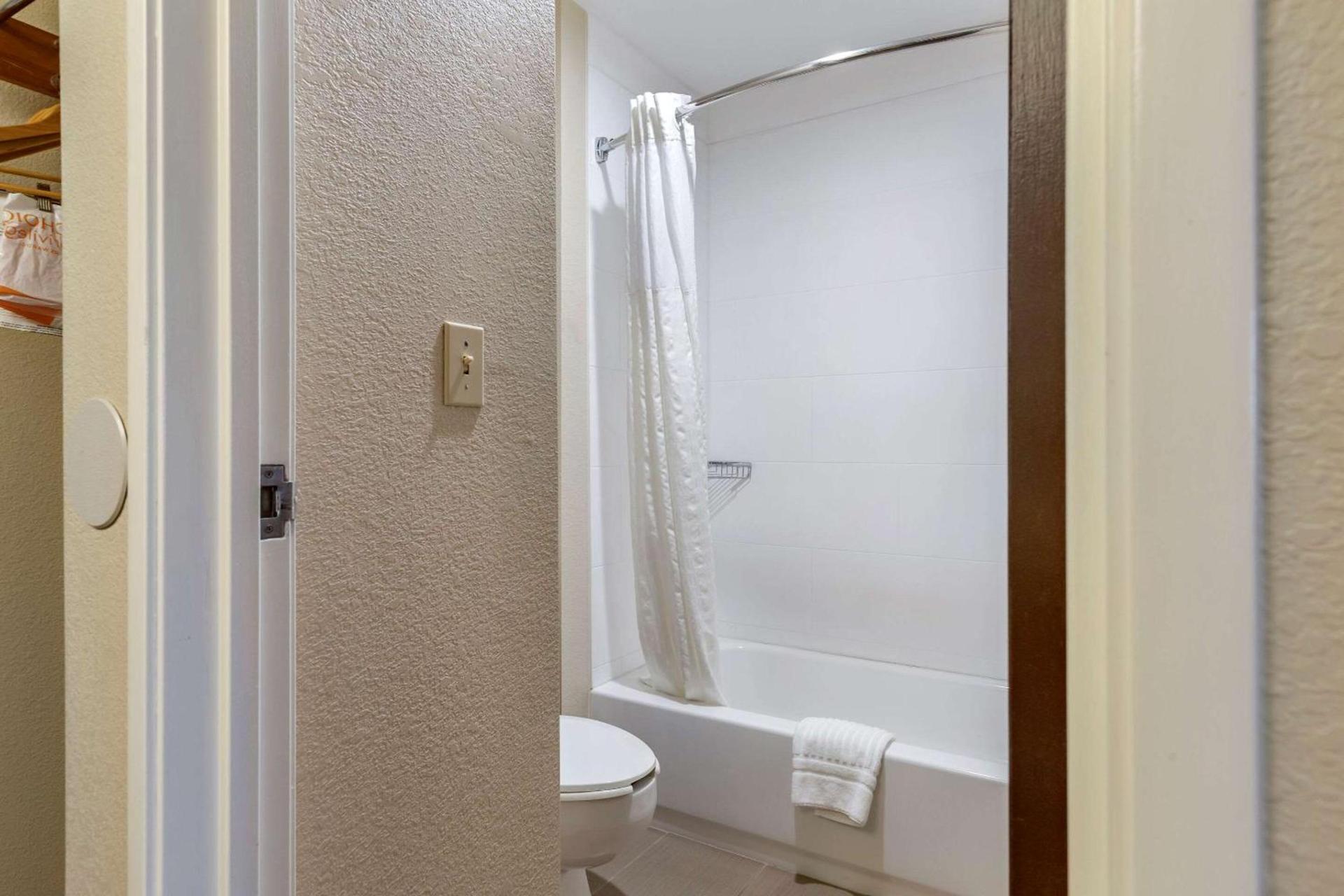 Comfort Inn Near Greenfield Village photo 17