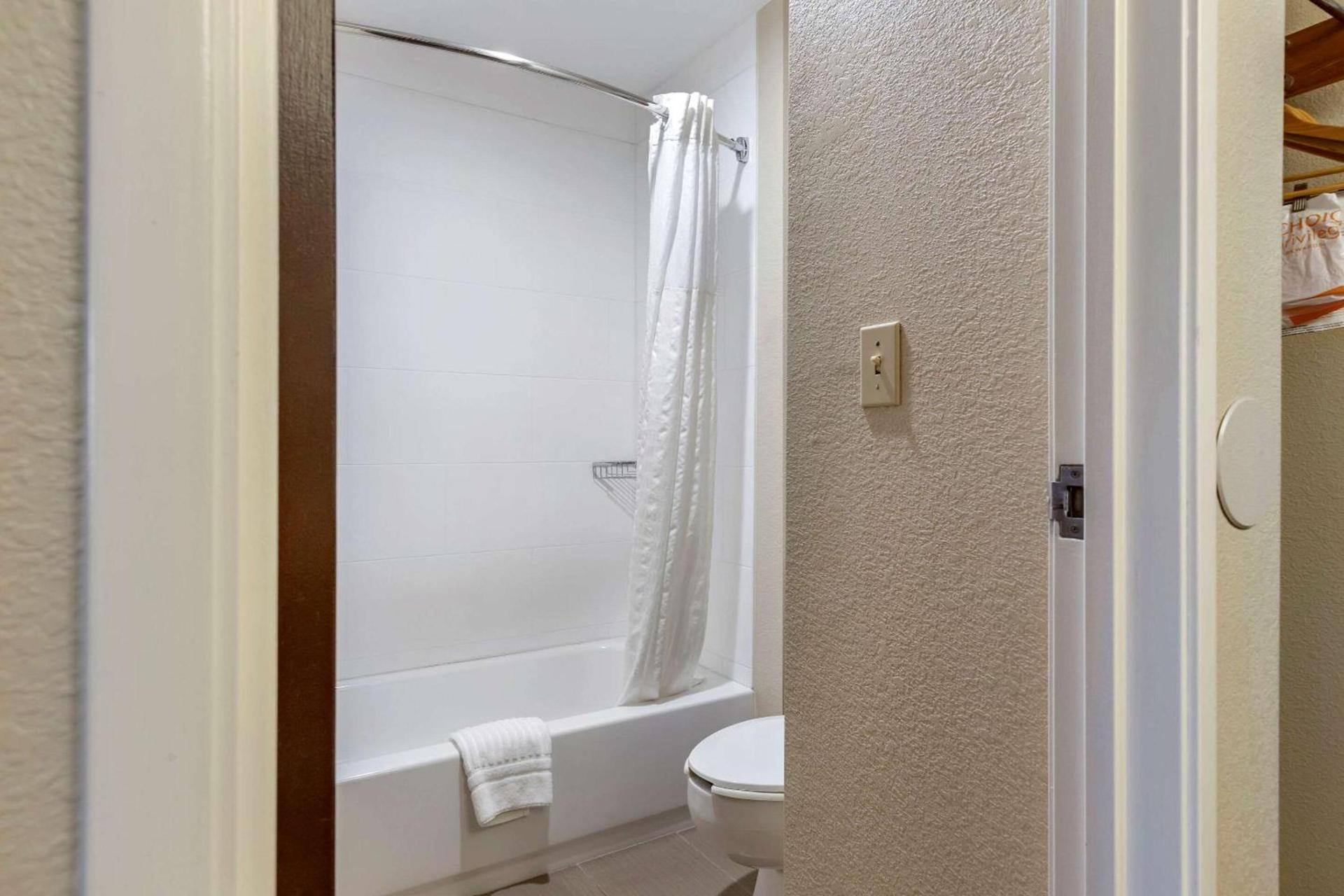 Comfort Inn Near Greenfield Village photo 10