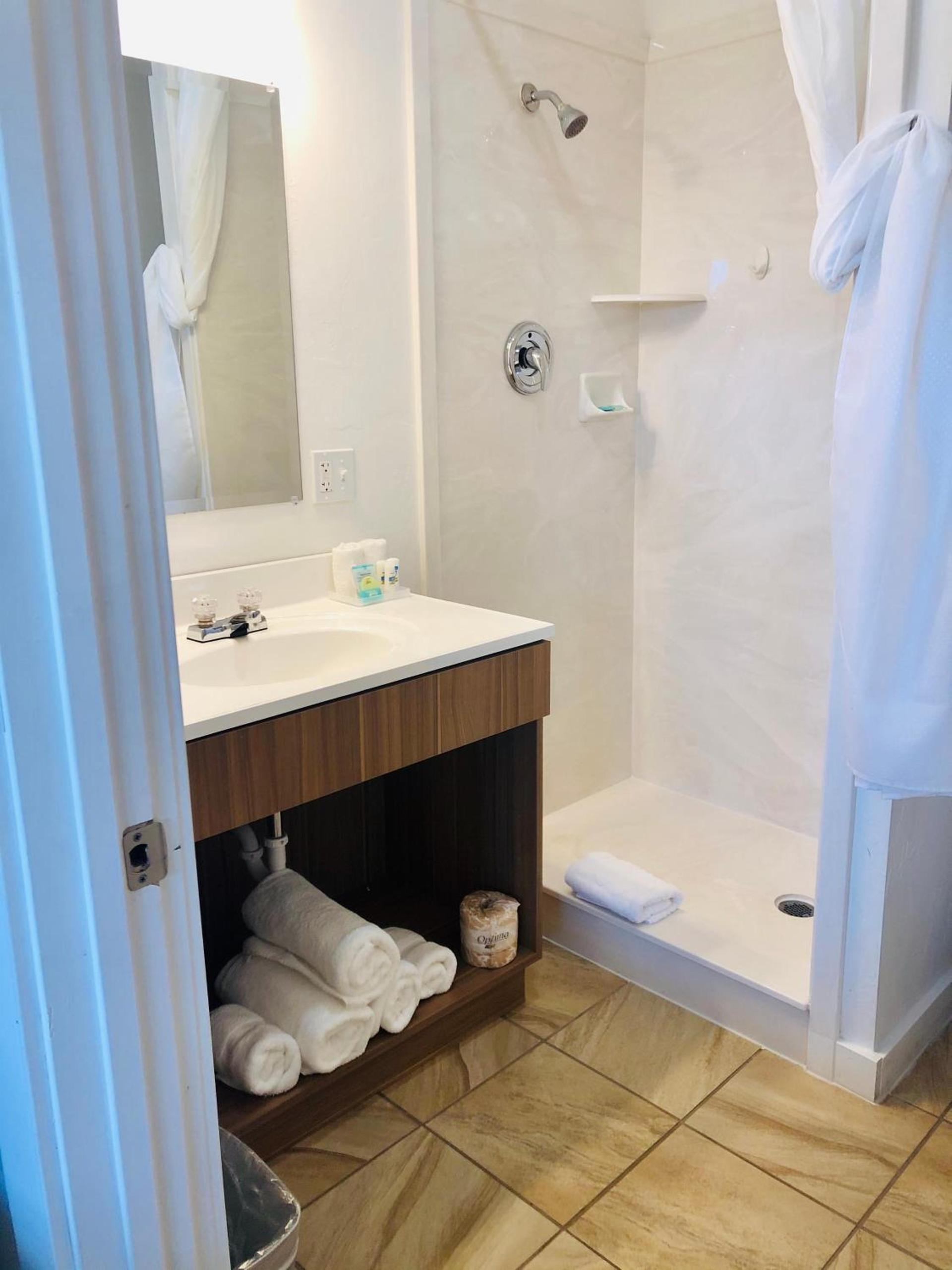 Blue Sage Inn & Suites photo 9