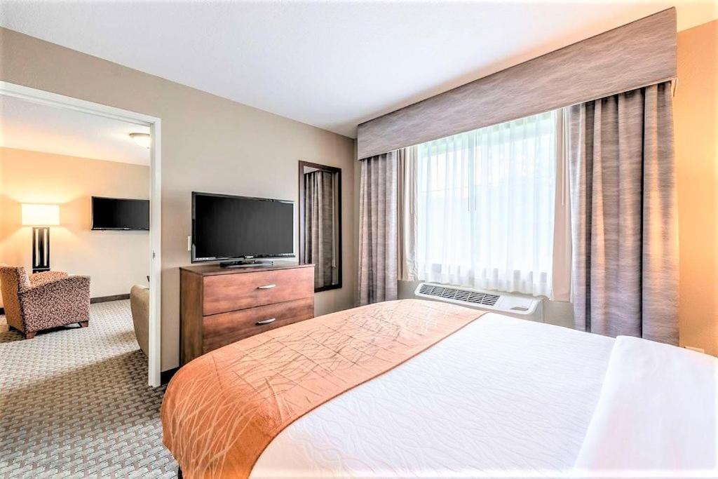 AmeriVu Inn and Suites - Chisago City photo 64