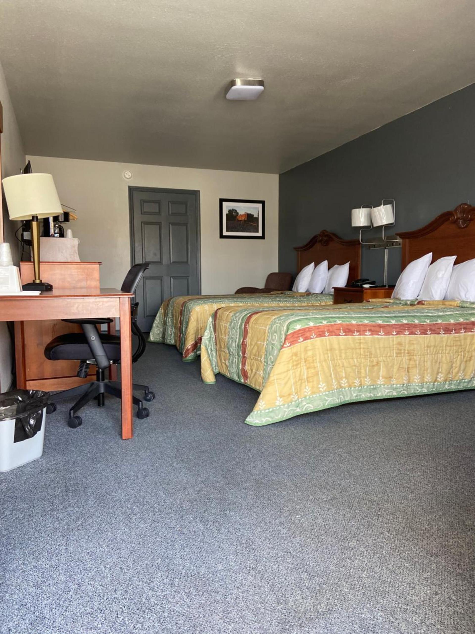 Redbud Inn photo 37