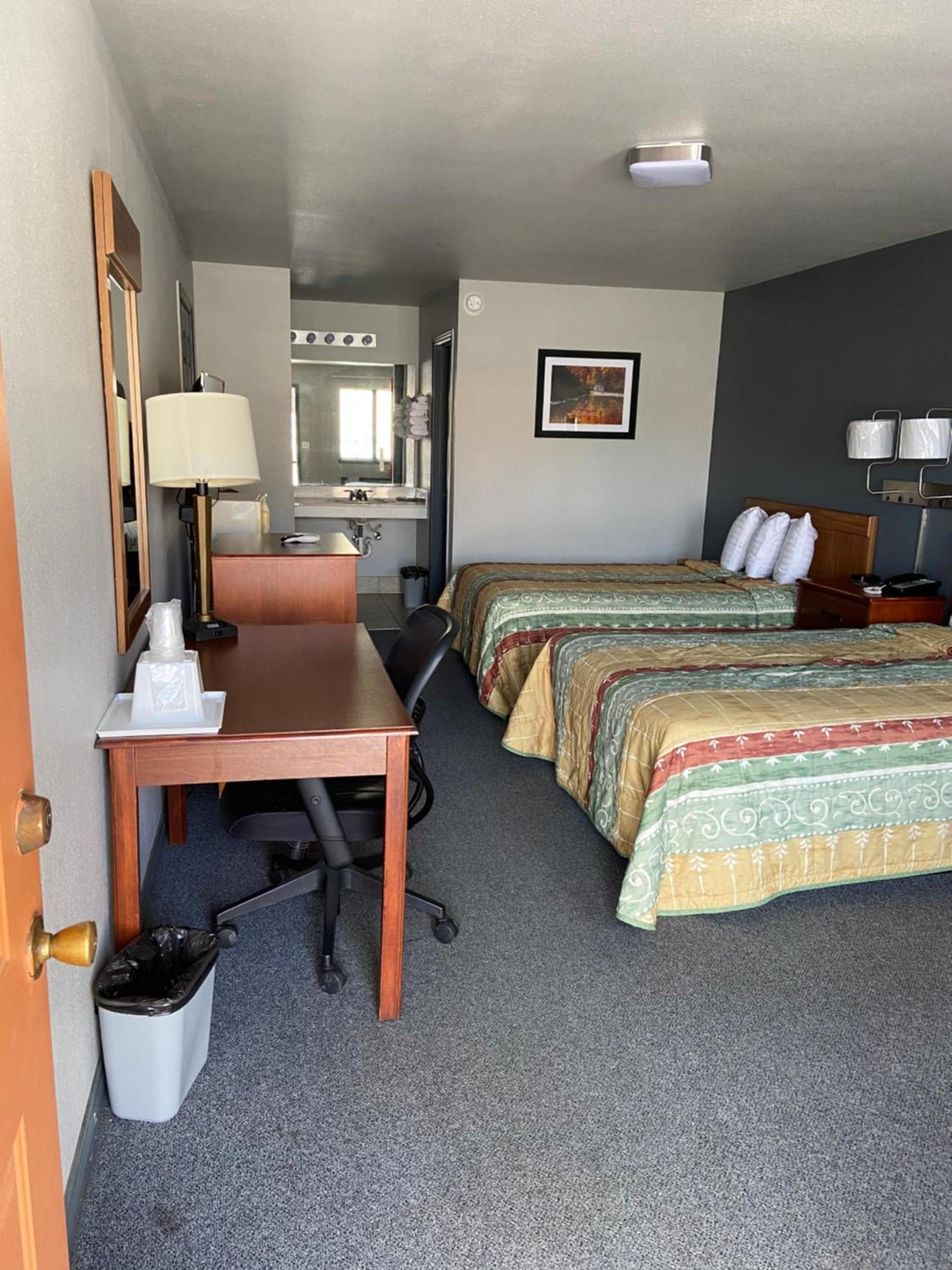 Redbud Inn photo 33