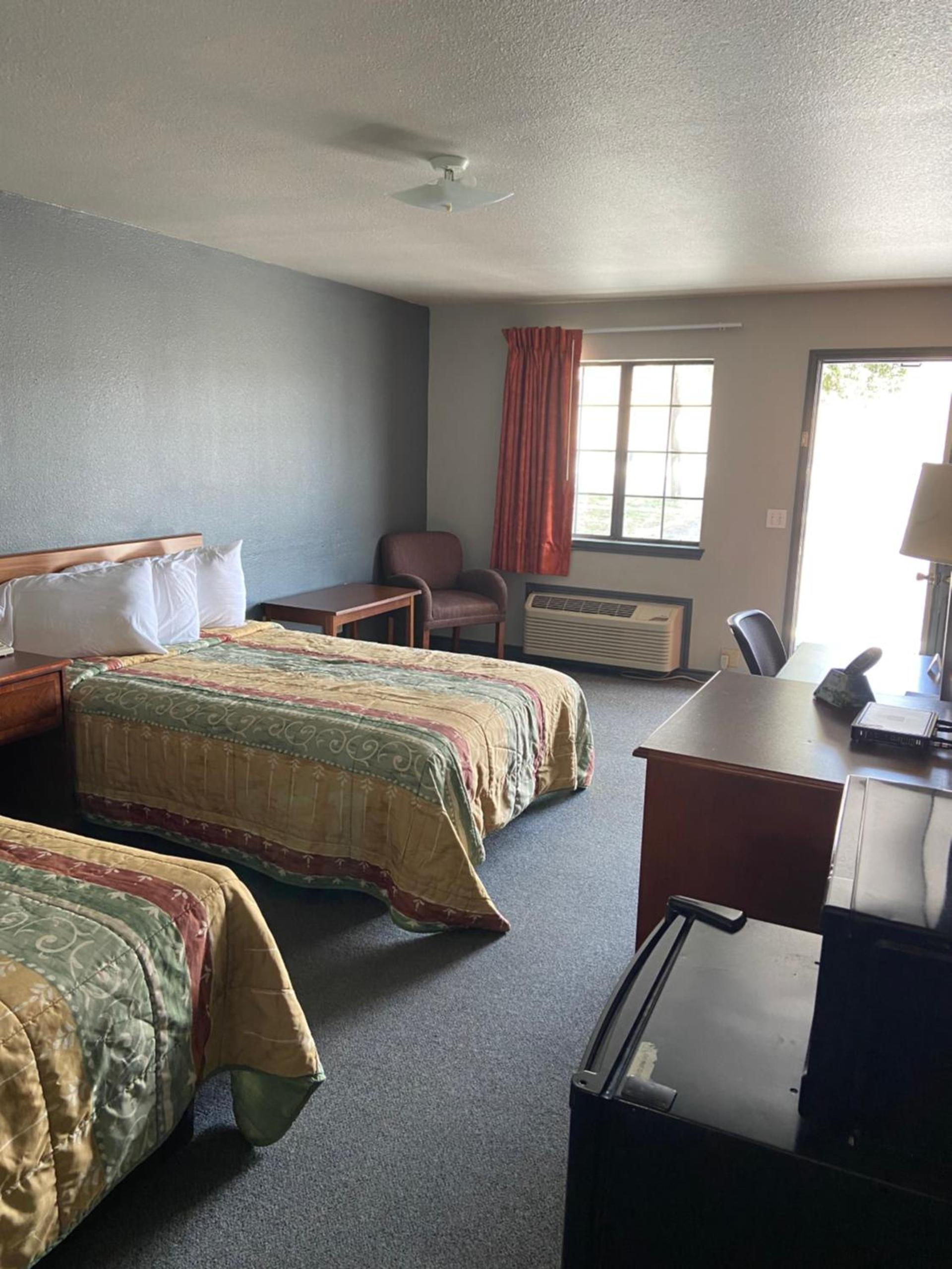 Redbud Inn photo 28