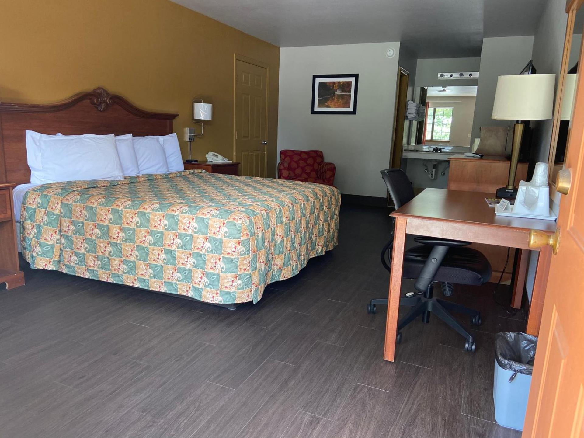 Redbud Inn photo 21