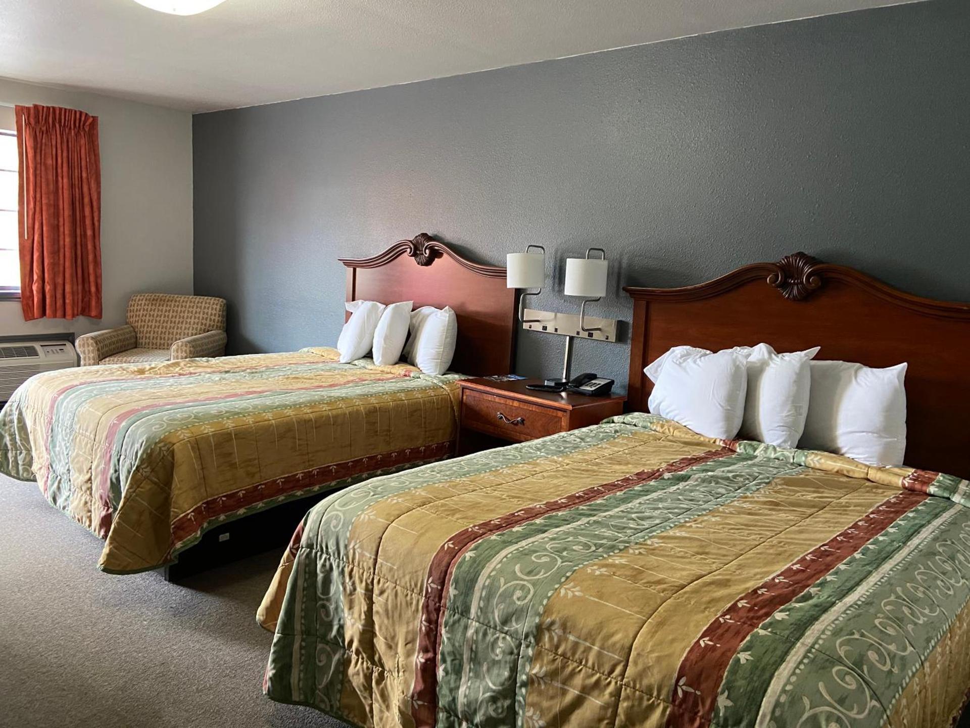 Redbud Inn photo 16