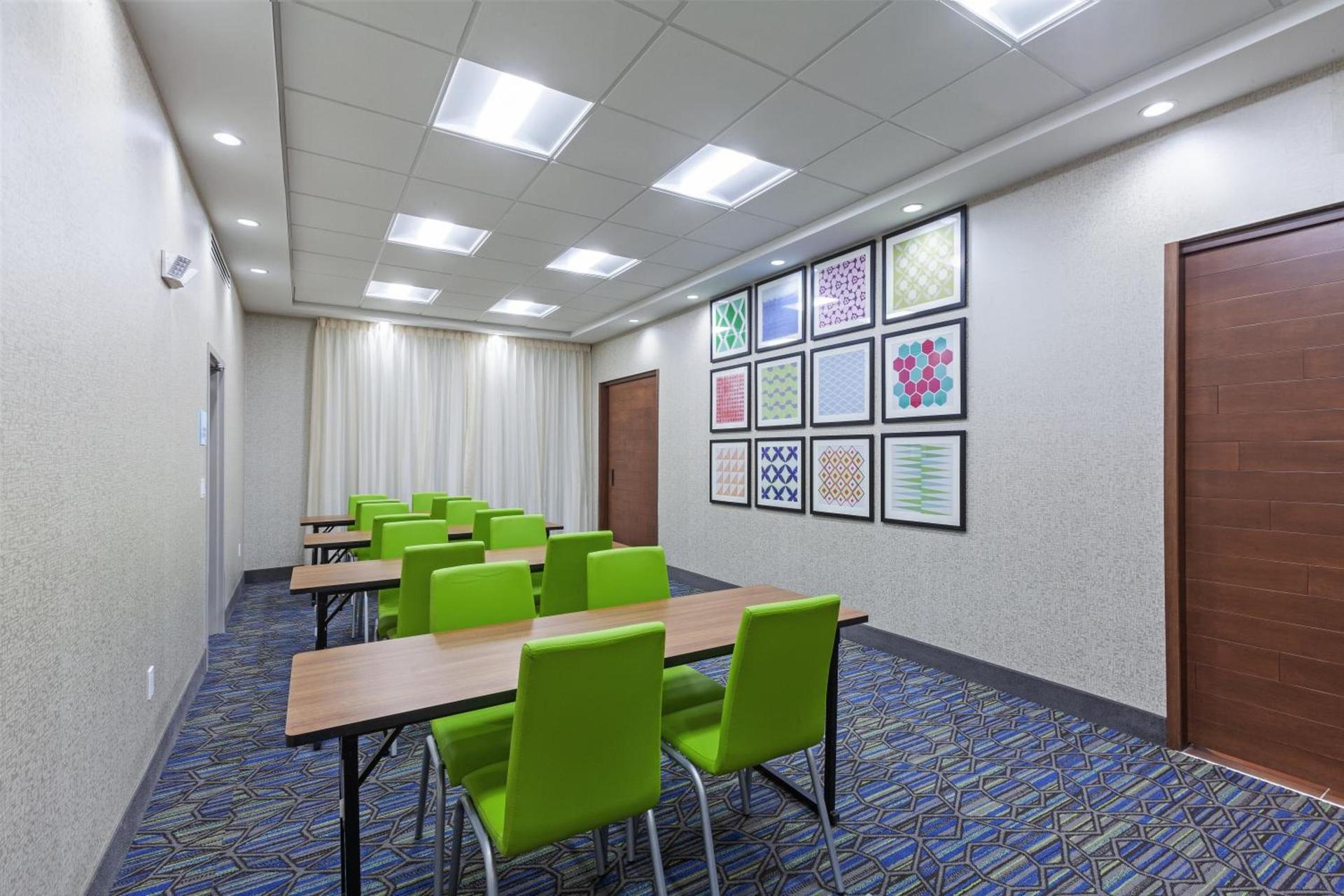 Holiday Inn Express & Suites - Tulsa Northeast - Owasso by IHG photo 7