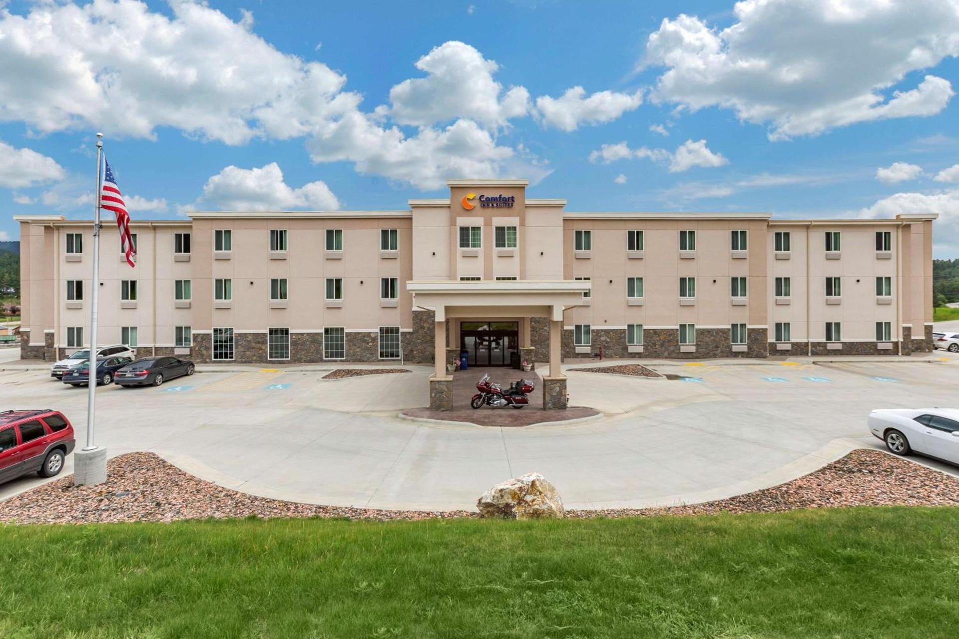 Comfort Inn & Suites Near Mt Rushmore — hotel in Hill City