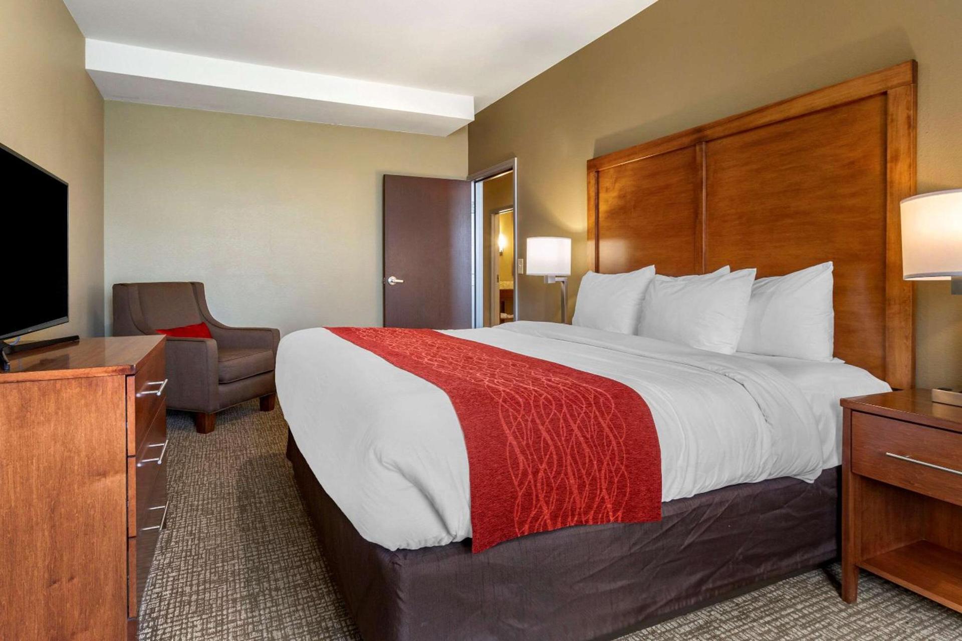 Comfort Inn & Suites Near Mt Rushmore photo 30