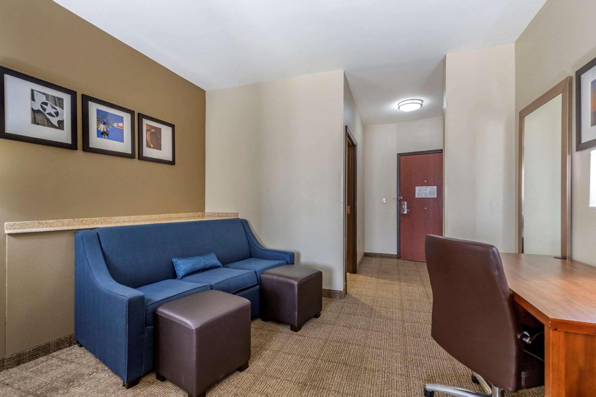 Comfort Suites Buda - Austin South photo 7