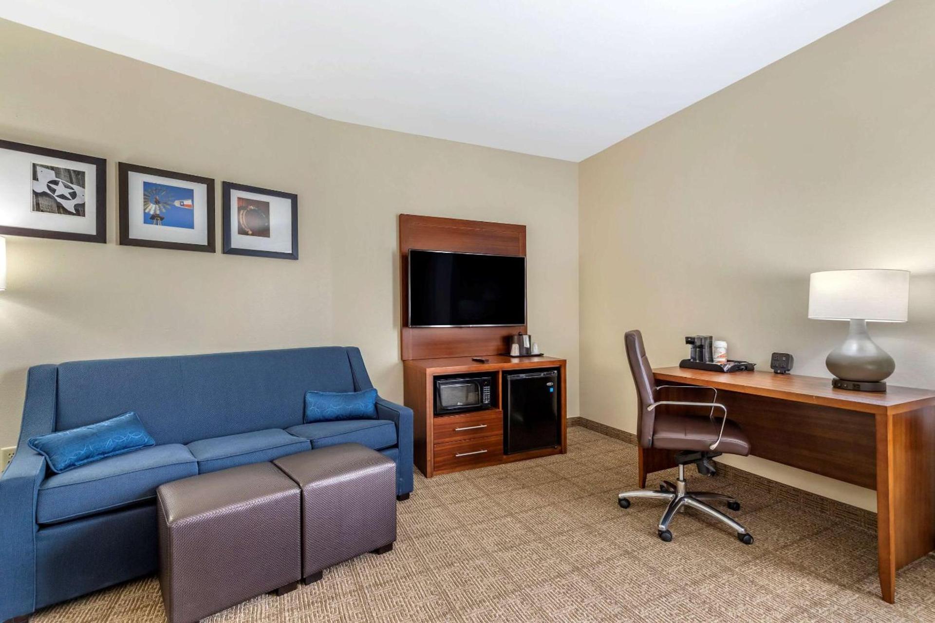 Comfort Suites Buda - Austin South photo 13