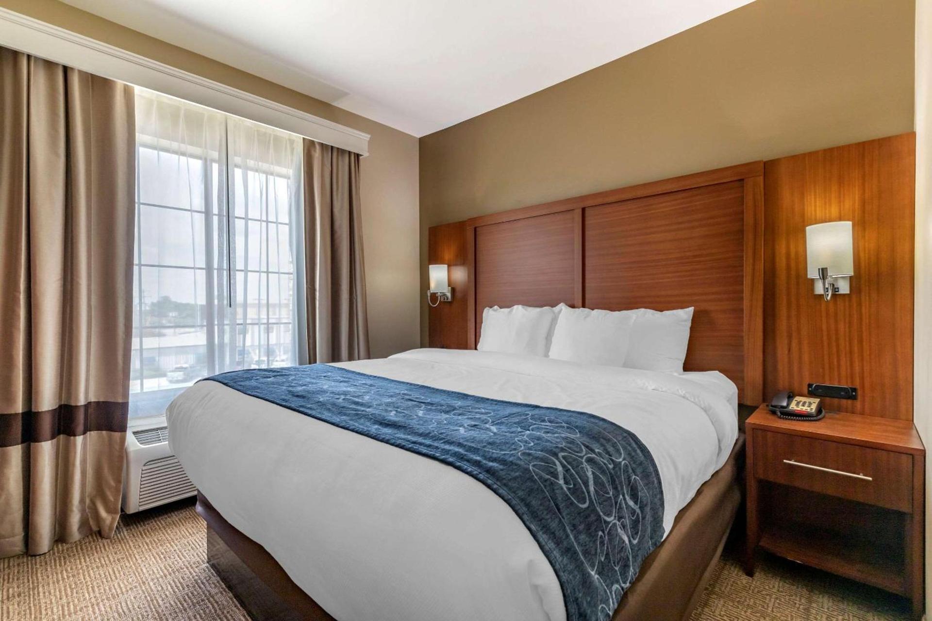 Comfort Suites Buda - Austin South photo 19