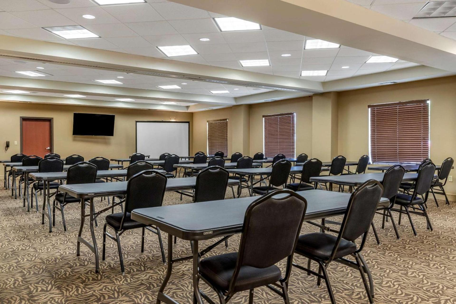 Comfort Suites Buda - Austin South photo 29