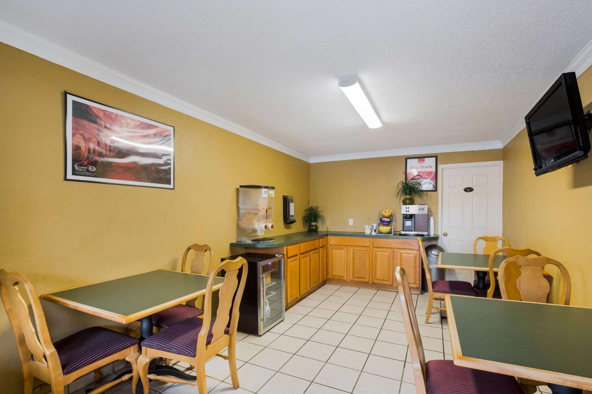 Econo Lodge Williamsburg Historic Area photo 19