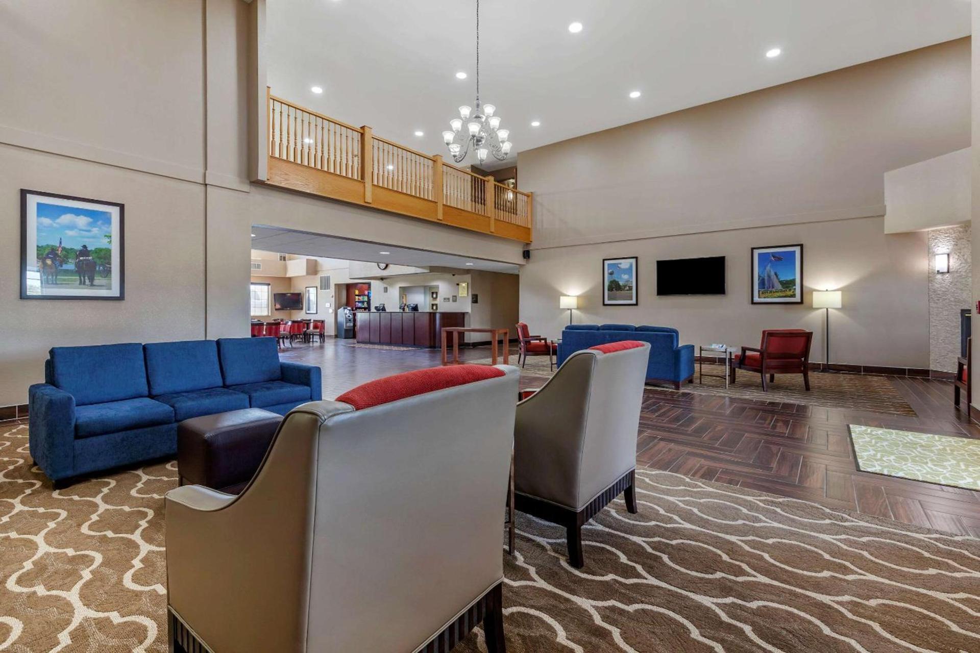 Comfort Suites Delavan - Lake Geneva Area photo 4