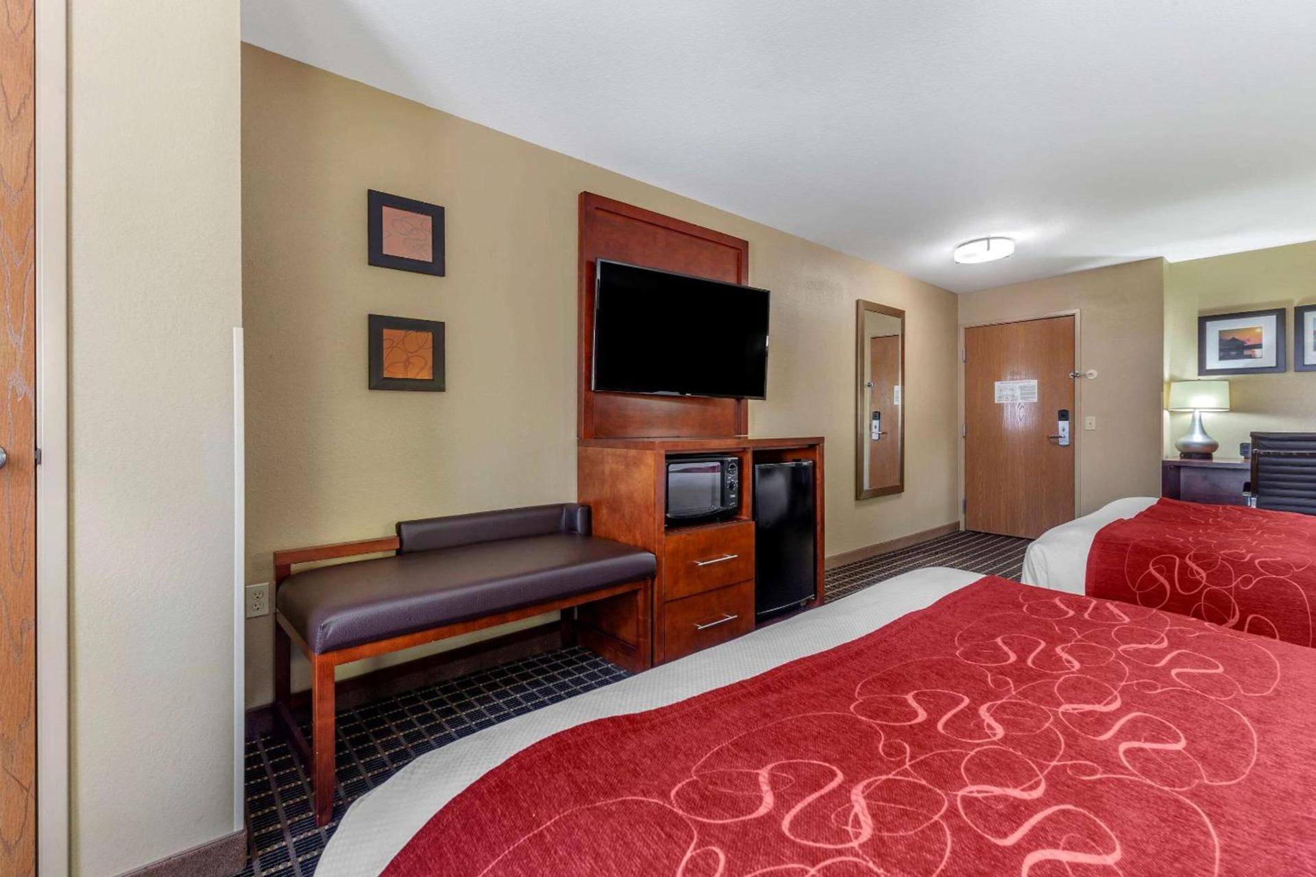Comfort Suites Delavan - Lake Geneva Area photo 7