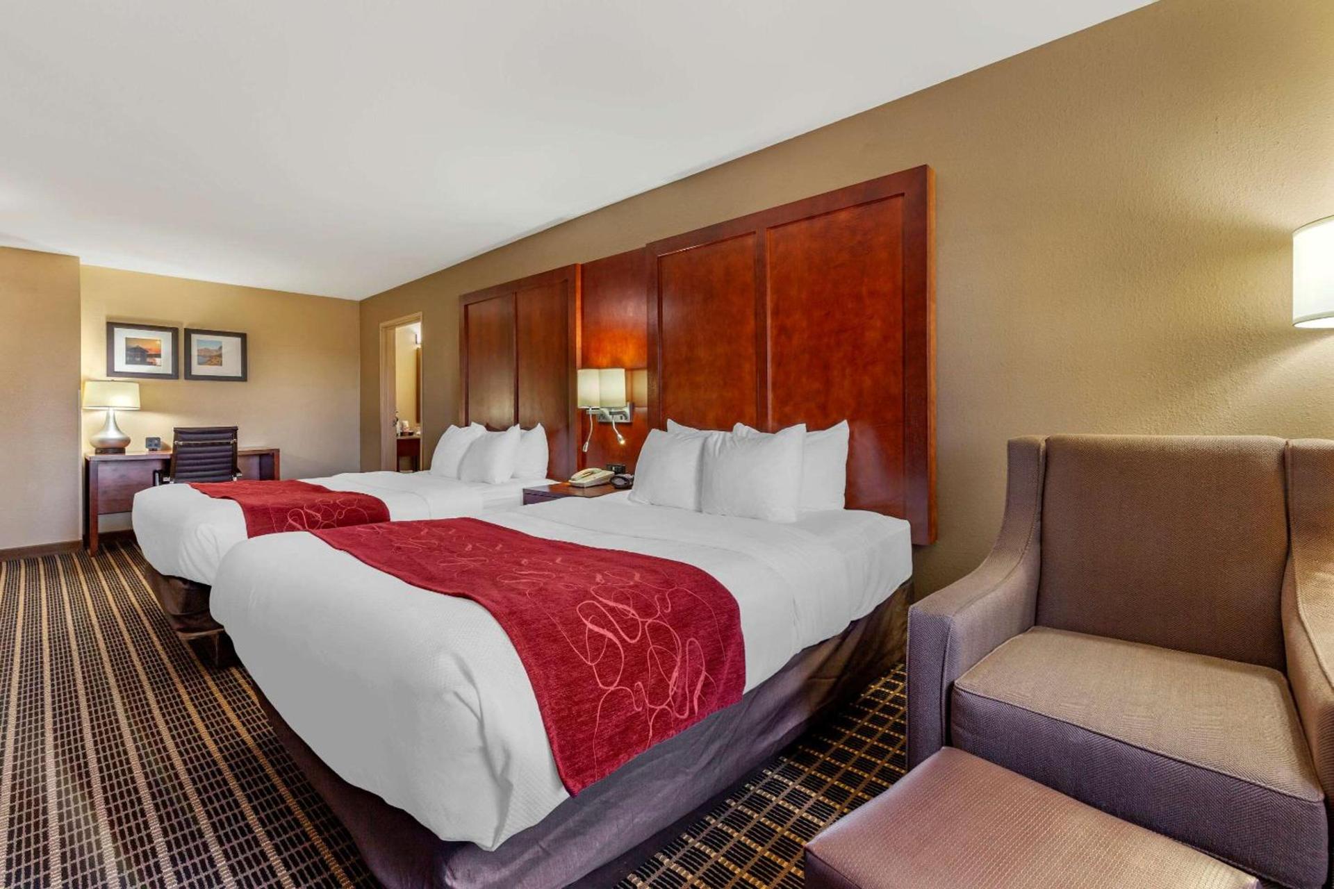 Comfort Suites Delavan - Lake Geneva Area photo 6