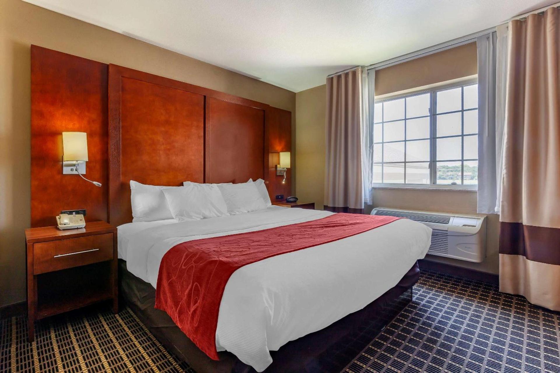 Comfort Suites Delavan - Lake Geneva Area photo 9