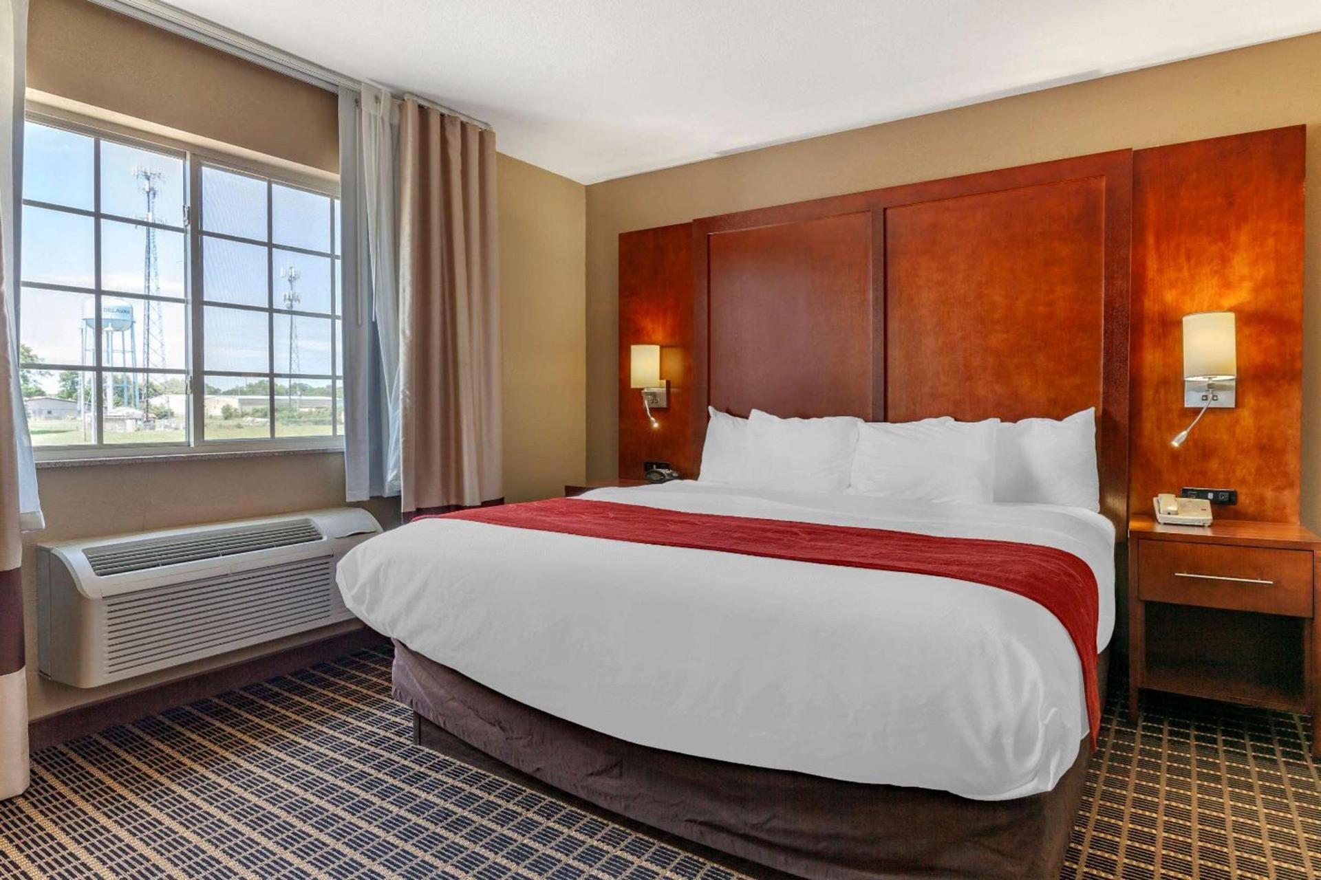 Comfort Suites Delavan - Lake Geneva Area photo 17