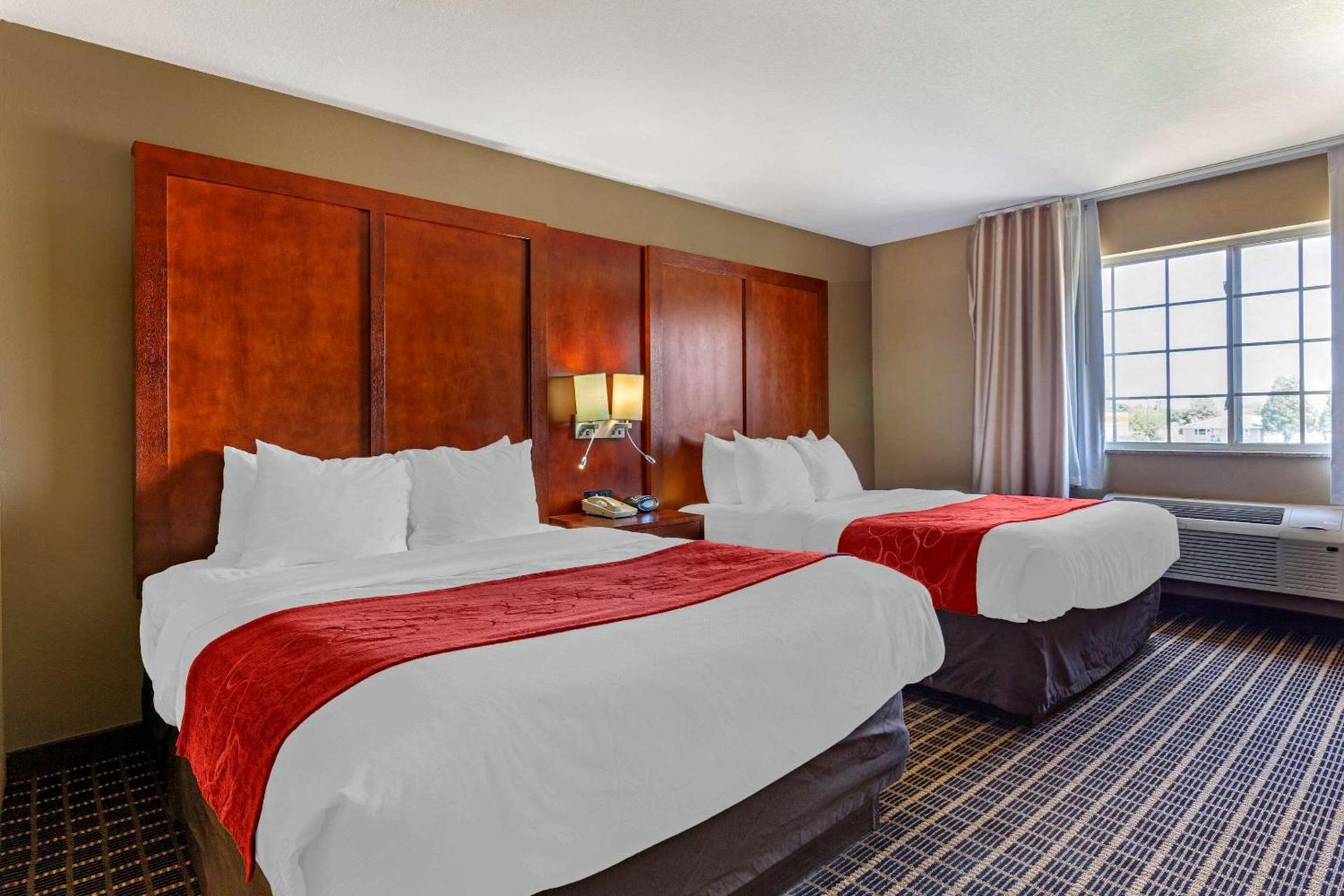 Comfort Suites Delavan - Lake Geneva Area photo 21