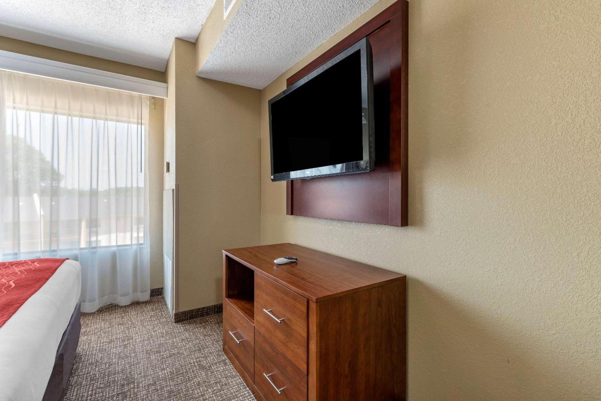 Comfort Inn & Suites El Dorado photo 13