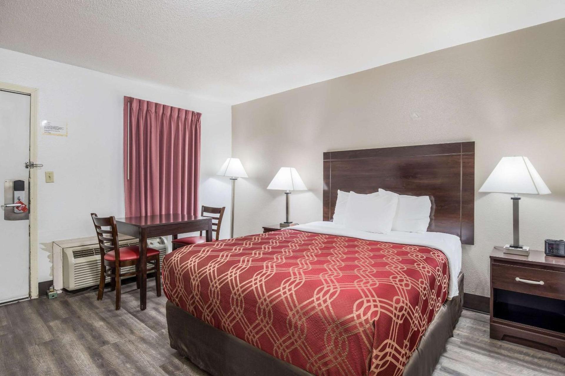 Econo Lodge Cameron photo 14