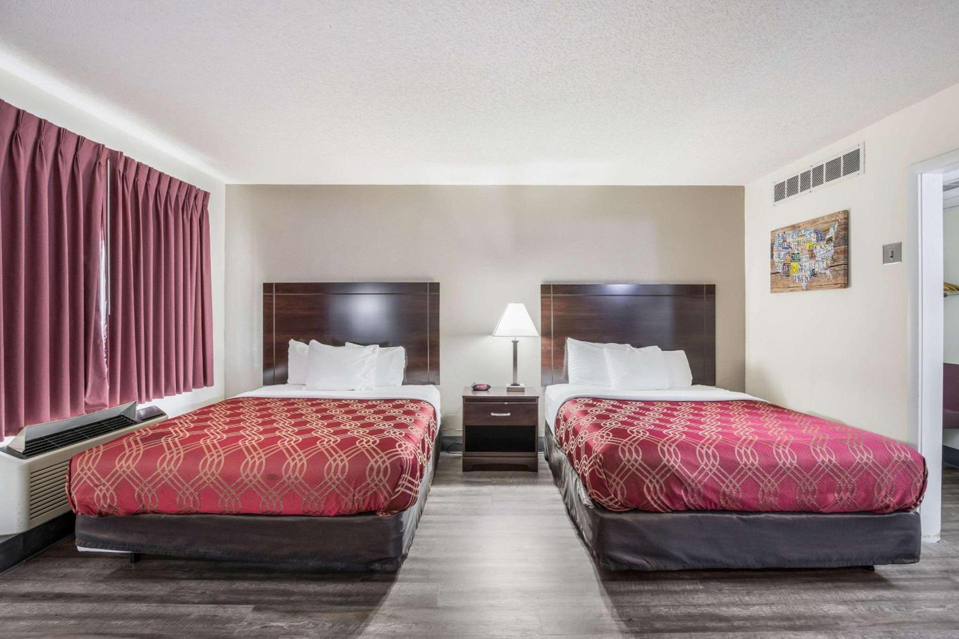 Econo Lodge Cameron photo 18