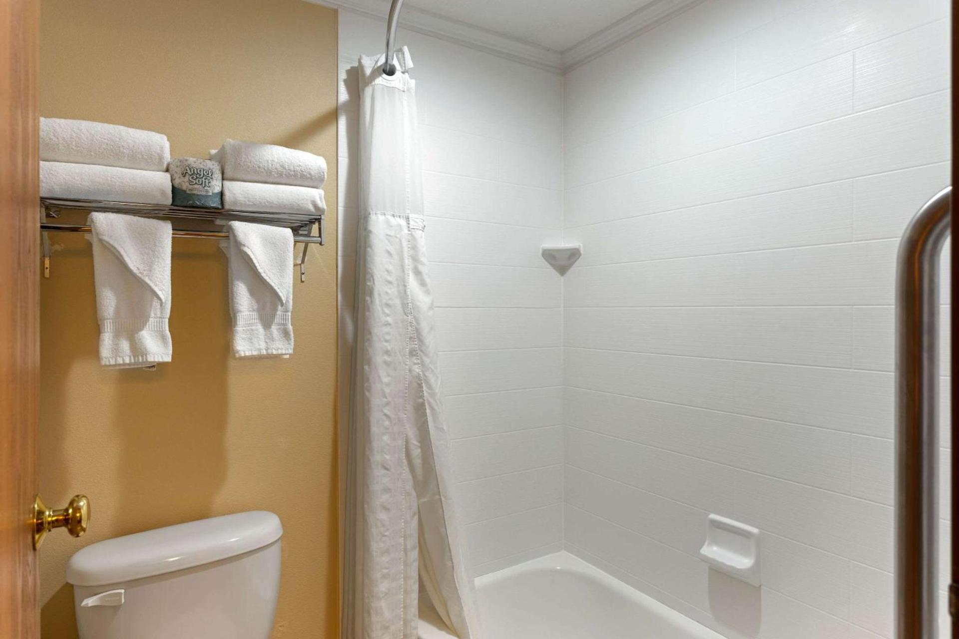 Comfort Inn Marshall Station photo 20