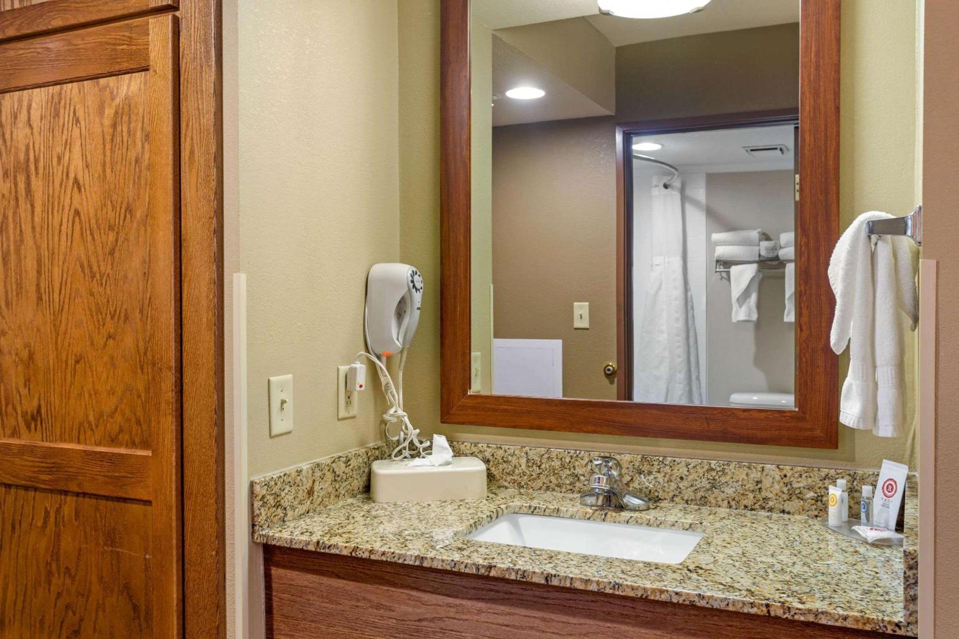 Comfort Inn Marshall Station photo 23