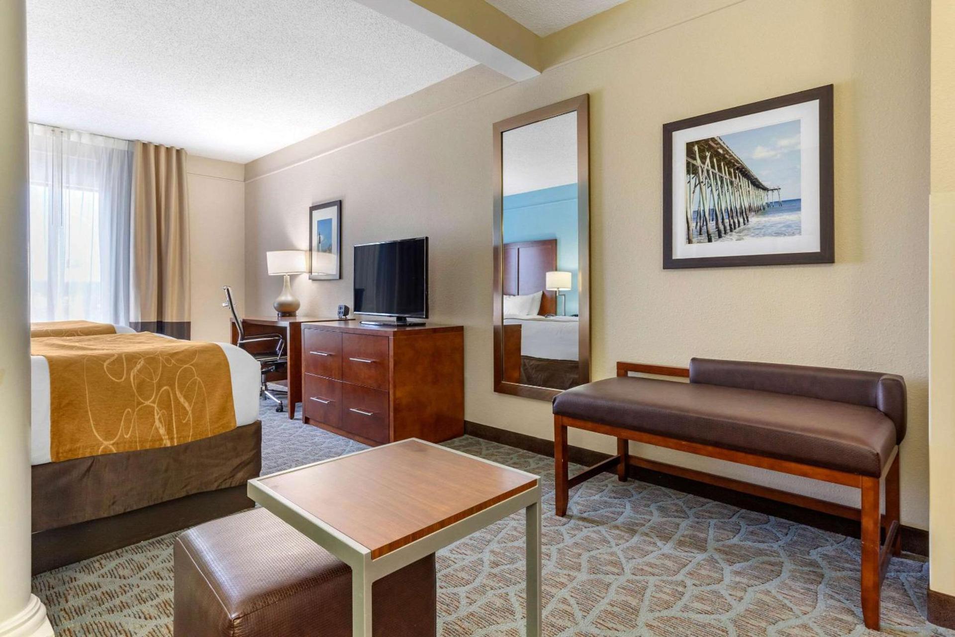 Comfort Suites Southport - Oak Island photo 40