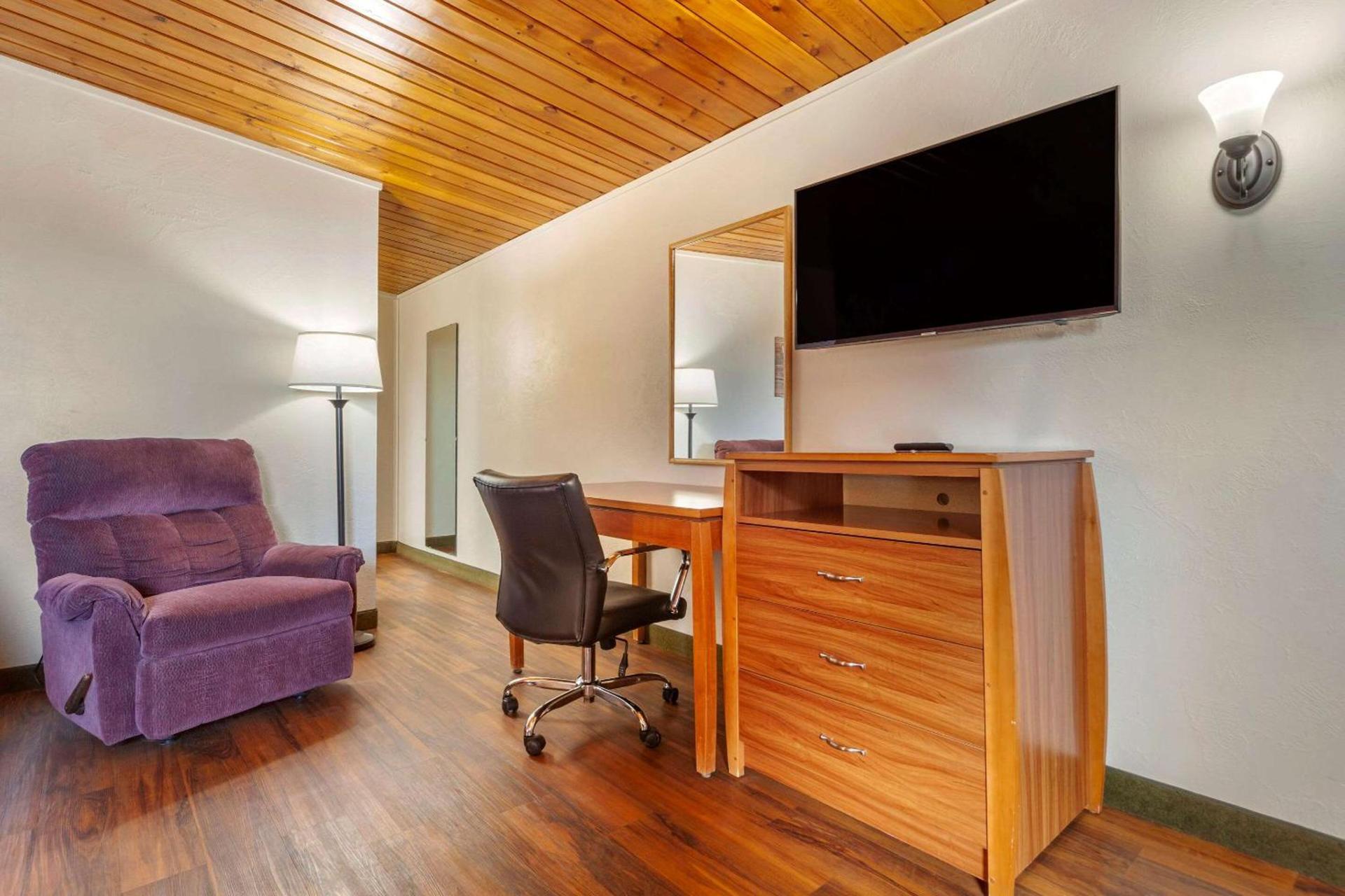 Harmony Inn & Suites photo 15